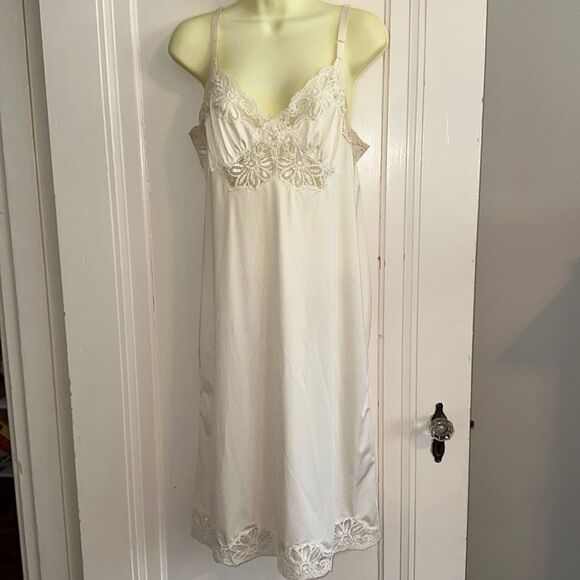 Vintage Shadowline off white nylon full slip with lace trim - Picture 1 of 9